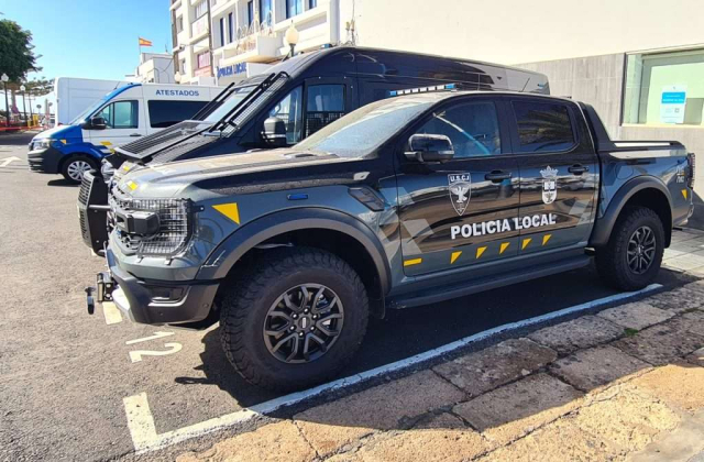 Local Police Arrecife, Lanzarote Ford Ranger double cab and VW Carrier