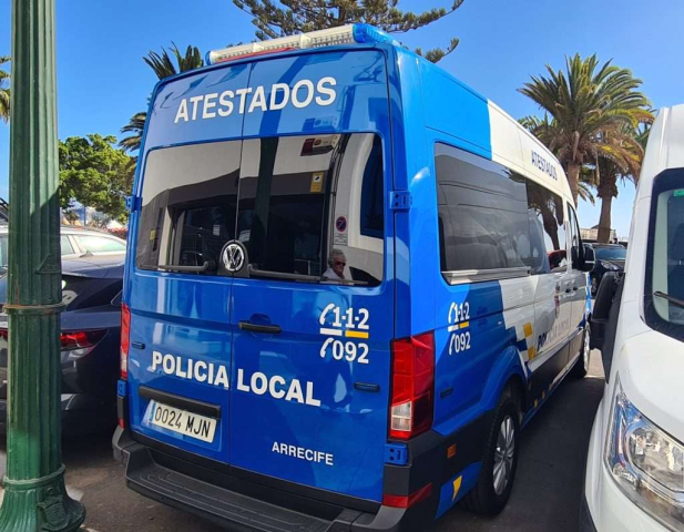 Local Police Arrecife, Lanzarote VW carrier