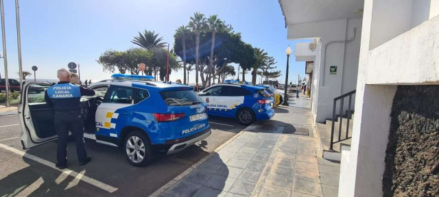 Local Police Arrecife, Lanzarote Seat SUV and officers