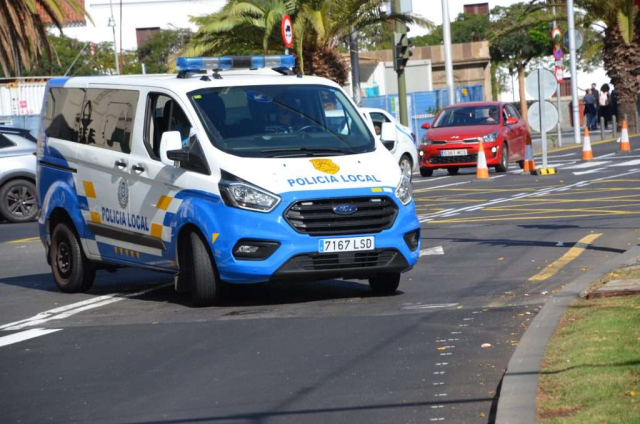 Local Police Santa Cruz de Tenerife - Ford Carrier