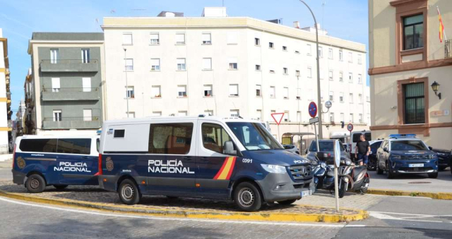 Spanish National Police (Cadiz) - Mercedes Carrier and Prison Van